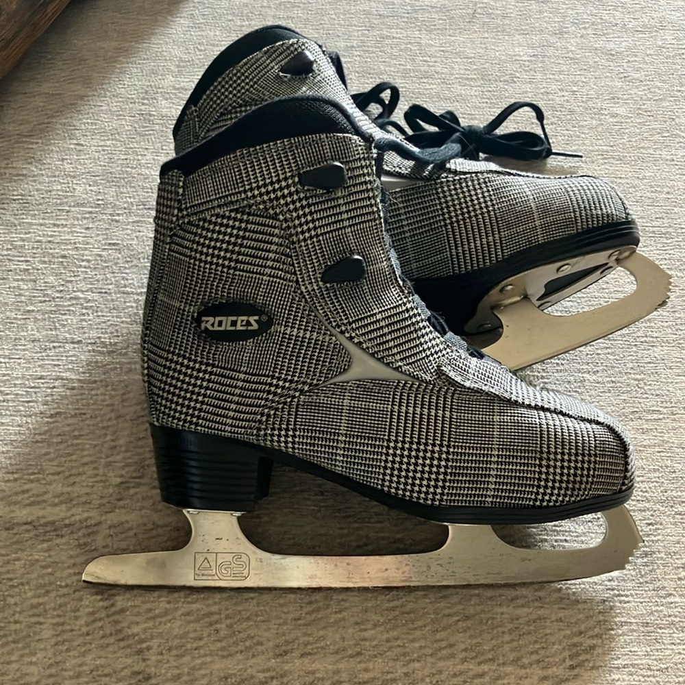 Women's Black and White Roces Ice Skates